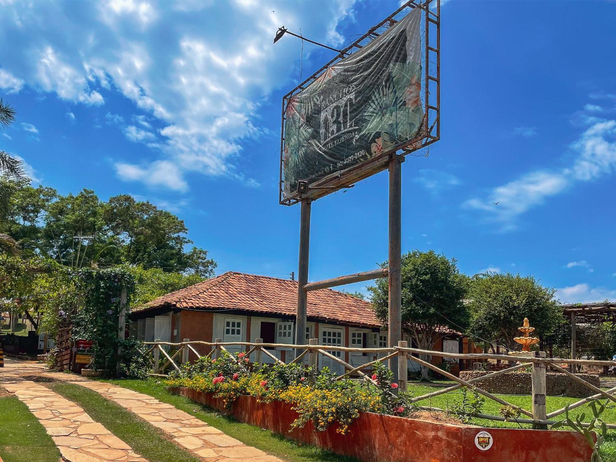 Ranchos 30 Hotel Fazenda Hidrolandia  Exteriér fotografie